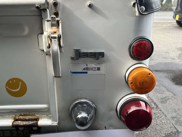 Mitsubishi Jeep 12