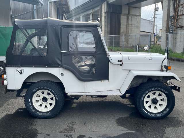 Mitsubishi Jeep 4