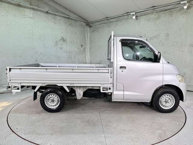 Toyota Light Ace Truck 4