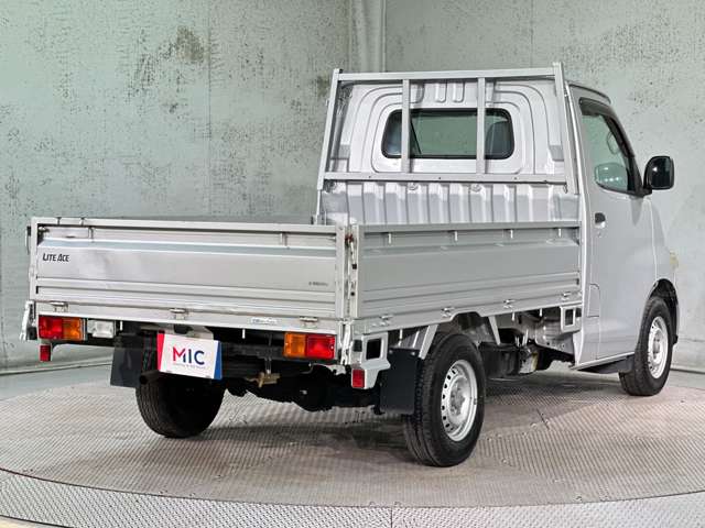 Toyota Light Ace Truck 5
