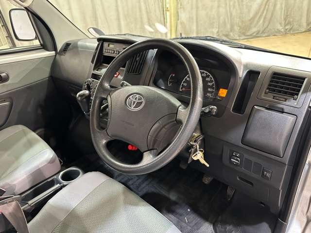 Toyota Light Ace Truck 9