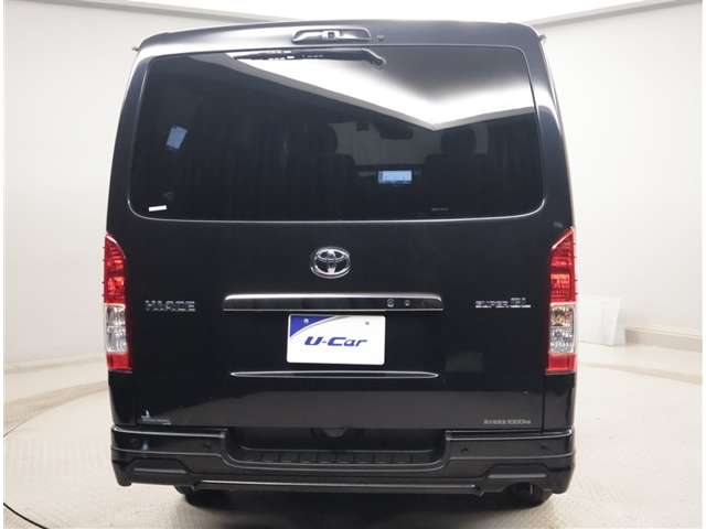 Toyota Hiace Van 4