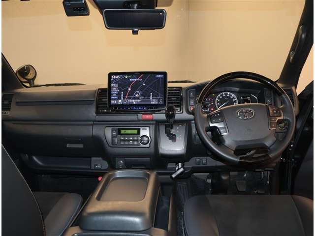 Toyota Hiace Van 5
