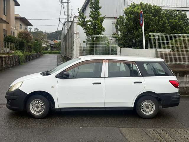 Nissan AD 5