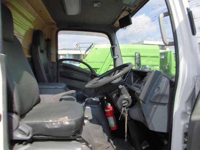 Isuzu Elf 12