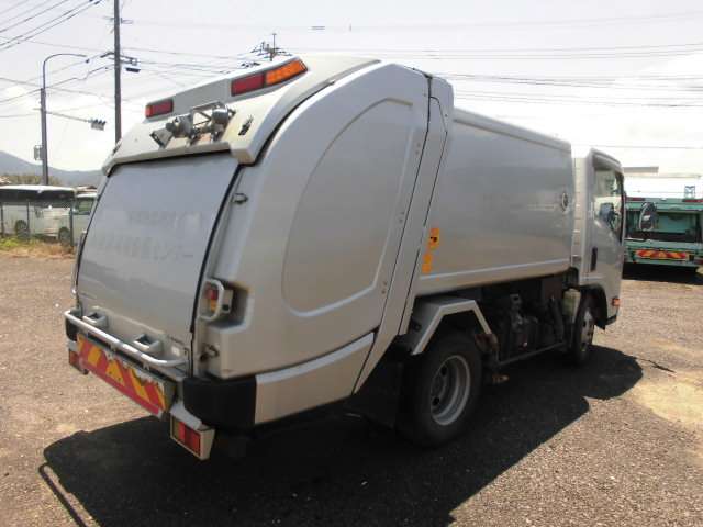 Isuzu Elf 4