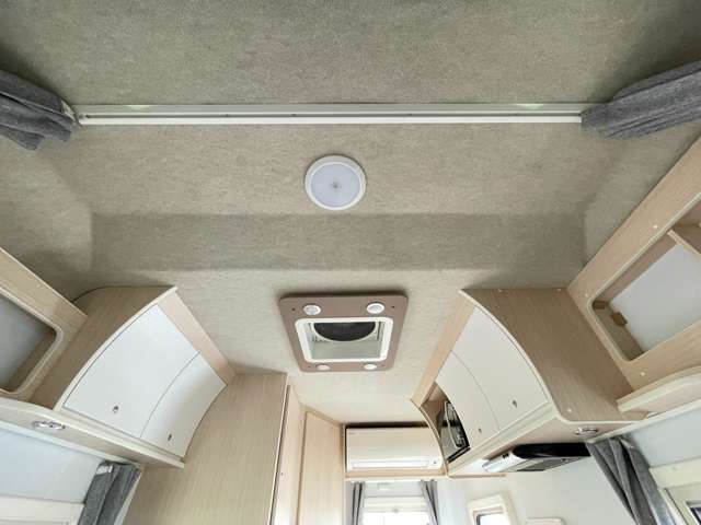 Toyota Hiace Van 12