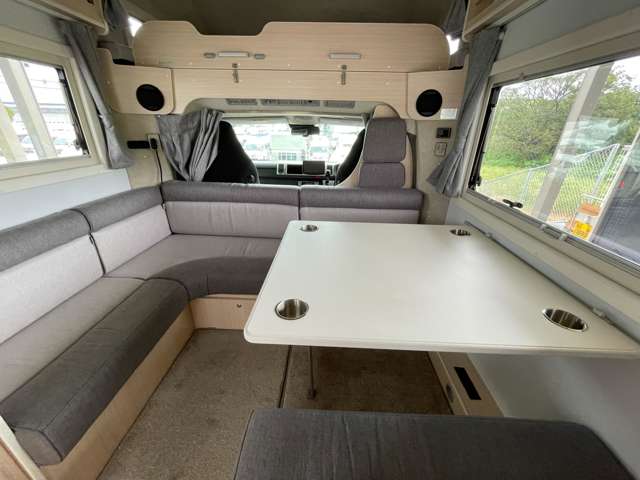 Toyota Hiace Van 4