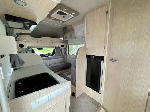 Toyota Hiace Van 5