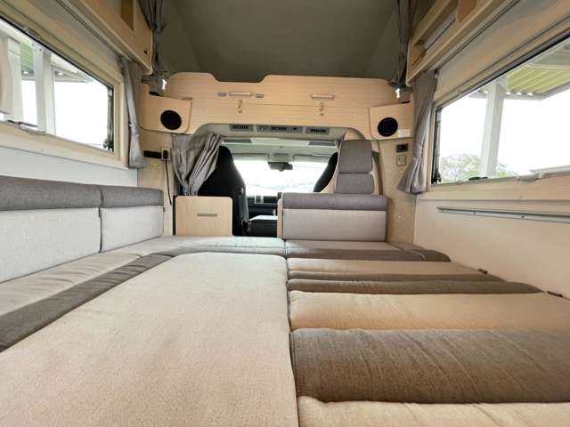 Toyota Hiace Van 6
