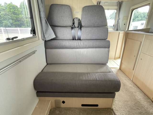 Toyota Hiace Van 8