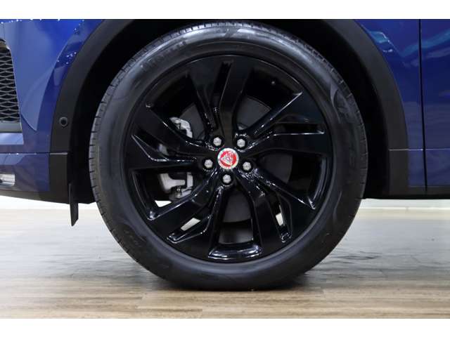 Jaguar E-Pace 5