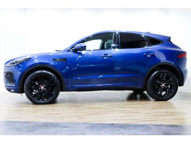 Jaguar E-Pace 9