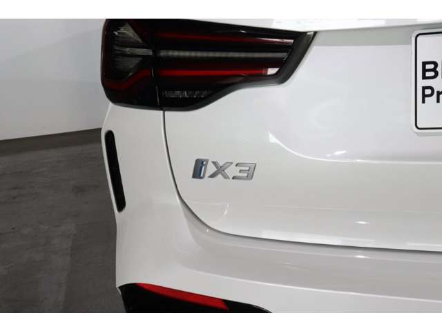 BMW iX3 12