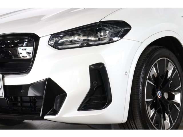 BMW iX3 4