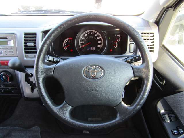 Toyota Hiace Van 5