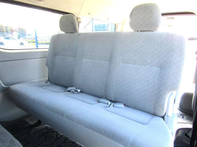 Toyota Hiace Van 7