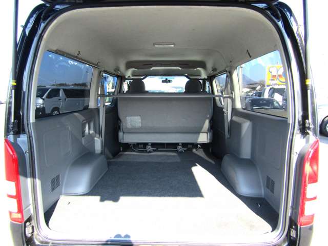 Toyota Hiace Van 8