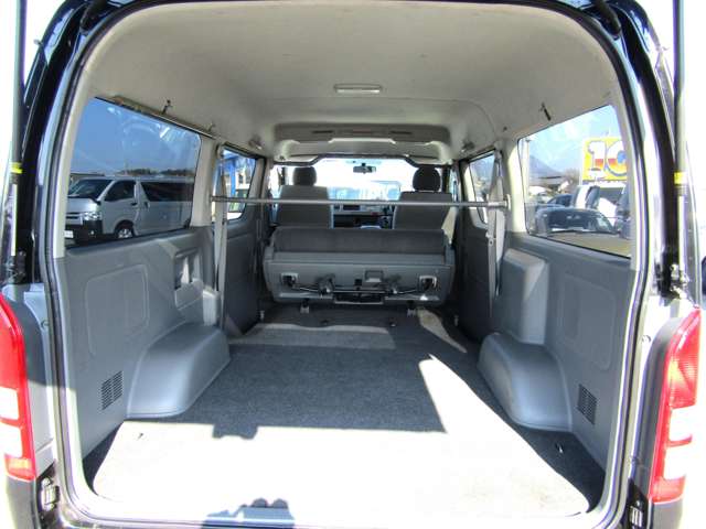 Toyota Hiace Van 9