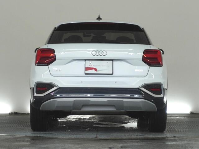 Audi Q2 11