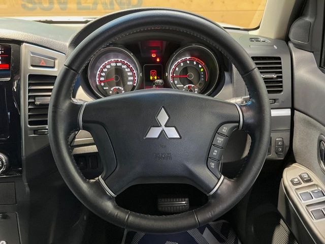 Mitsubishi Pajero 11