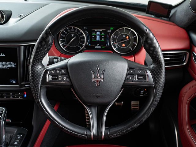 Maserati Levante 12