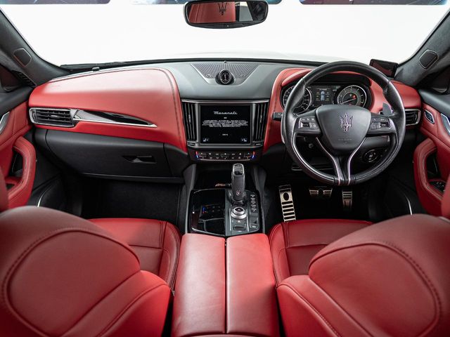Maserati Levante 4