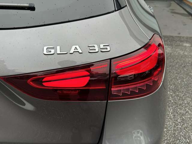 Mercedes-Benz GLA-Class 11