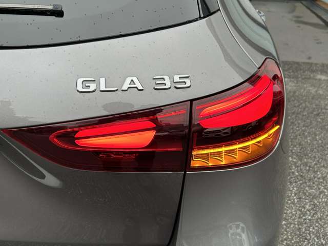 Mercedes-Benz GLA-Class 10
