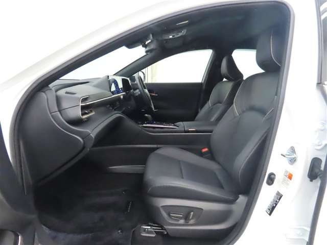 Toyota Crown Crossover 10