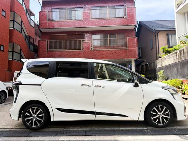 Toyota Sienta 2