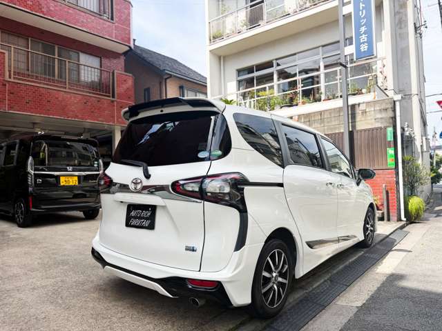 Toyota Sienta 3