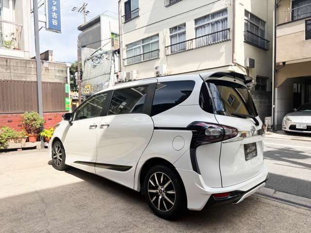 Toyota Sienta 5