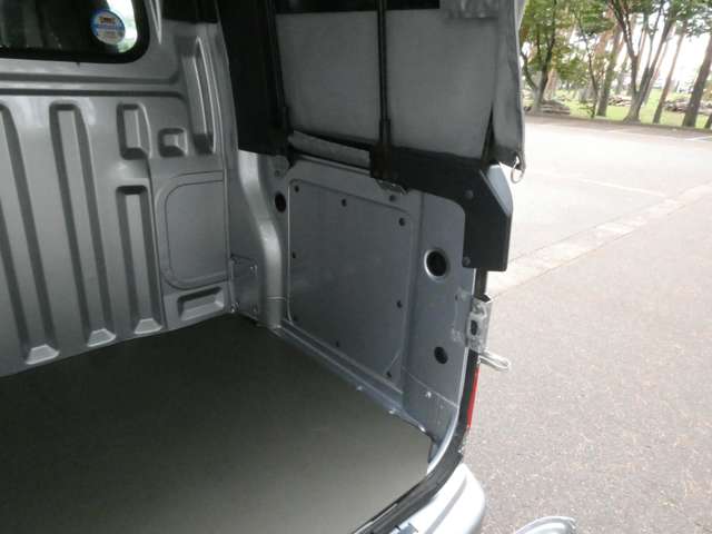 Daihatsu Hijet Deck Van 11
