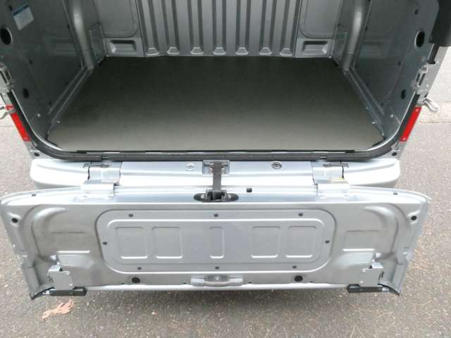 Daihatsu Hijet Deck Van 9