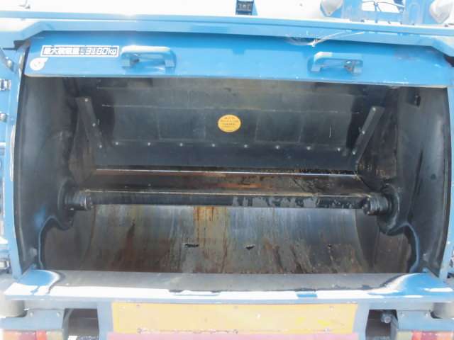 Isuzu Elf 6