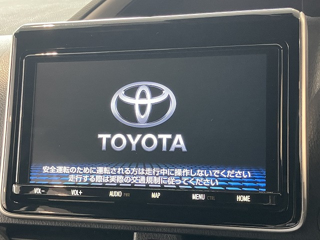 Toyota Voxy 2