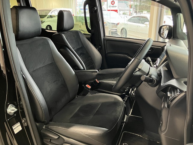 Toyota Voxy 8