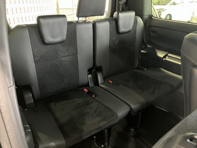 Toyota Voxy 10