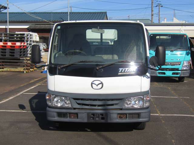 Mazda Titan Dash 4