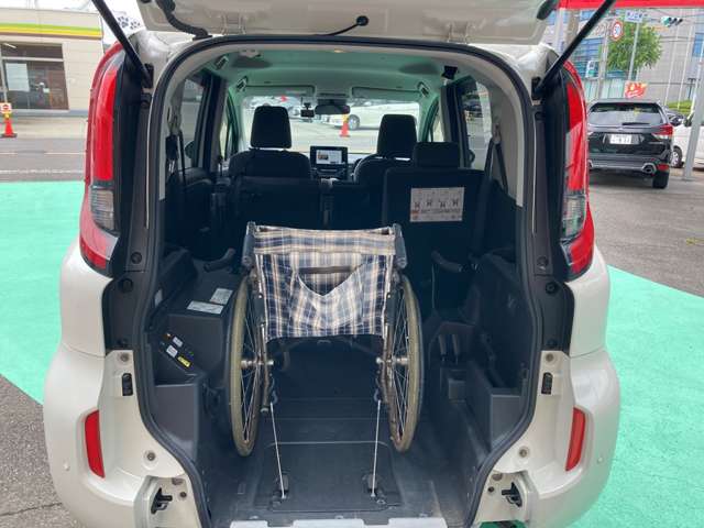 Toyota Sienta 5