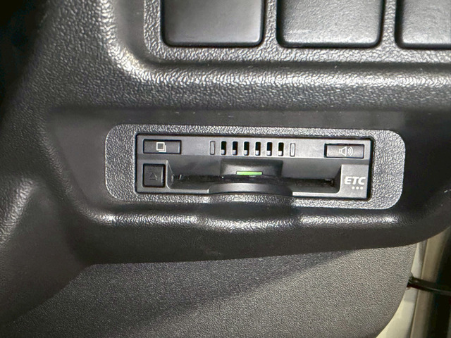 Toyota Hiace Van 11