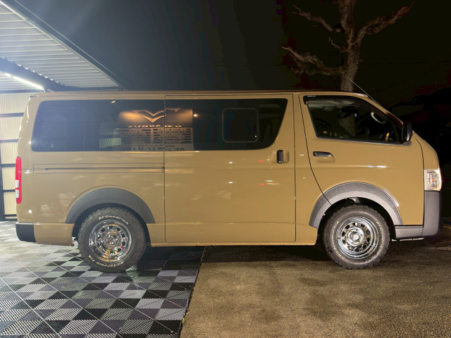 Toyota Hiace Van 12