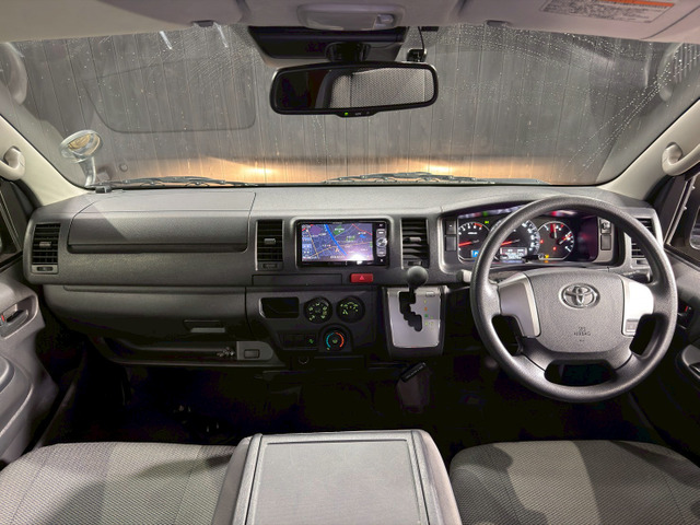 Toyota Hiace Van 5