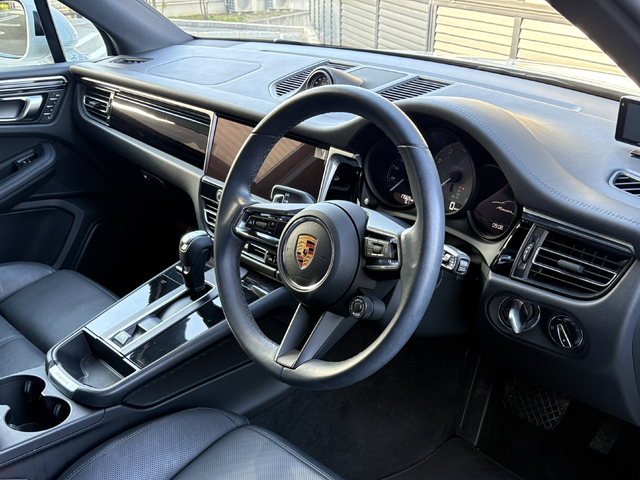 Porsche Macan 8