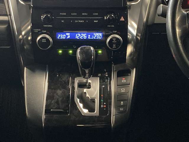 Toyota Vellfire 10