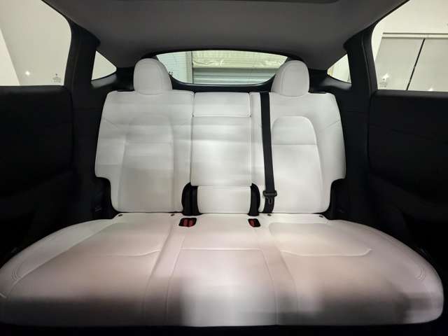Tesla Model Y 5