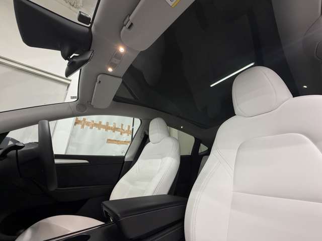 Tesla Model Y 6