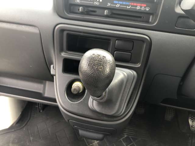 Daihatsu Hijet Deck Van 12