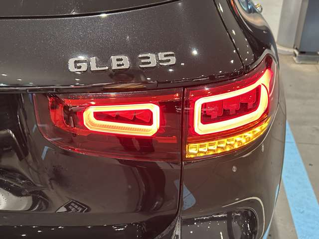 Mercedes-Benz GLB 11